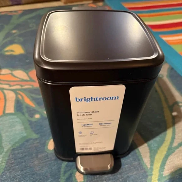 Matte Black Step Trash Can - Compact Rectangular Pedal Bin 4L- 1gal capacity - Picture 2 of 4